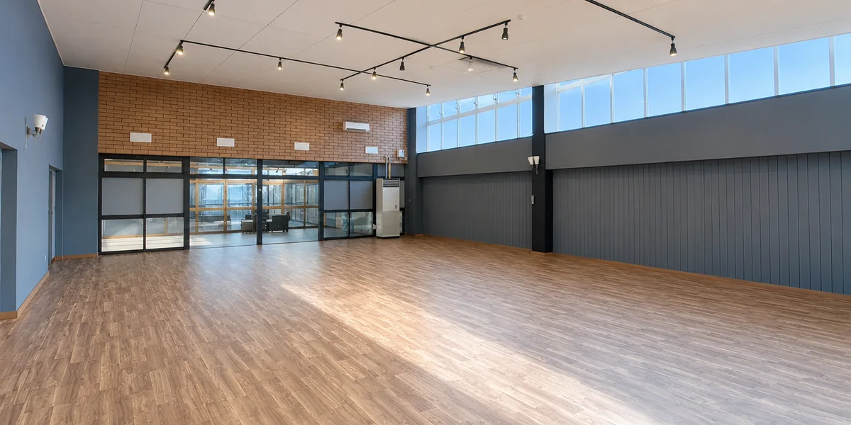 施設内の大型共用空間